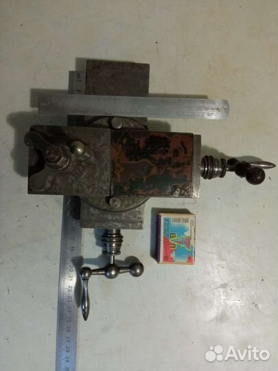 Суппорт часового токарного станка