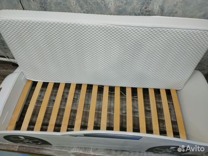 Детская кровать машинка с матрасом