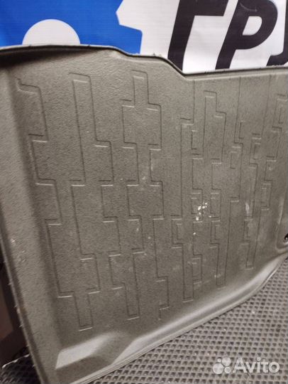 Обшивка пола кабины Volvo FH4 82289513