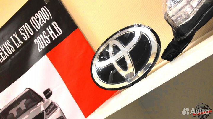 Эмблема стеклянная Toyota E127