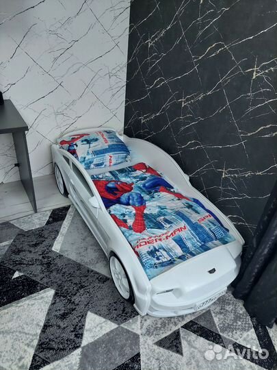 Детская кровать машина