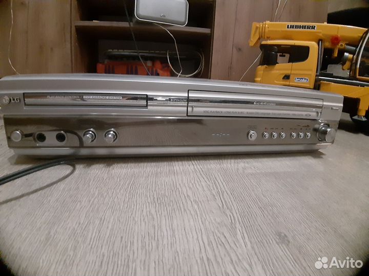 DVD/vнs-рекopдep с тюнером и караоке