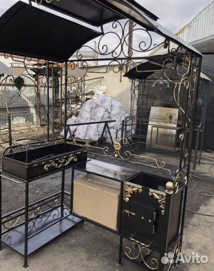 Мангал с крышей