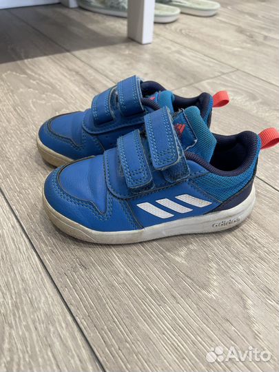 Кроссовки adidas 22