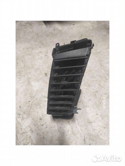 Дефлектор воздуховод в торпедо Mitsubishi Pajero