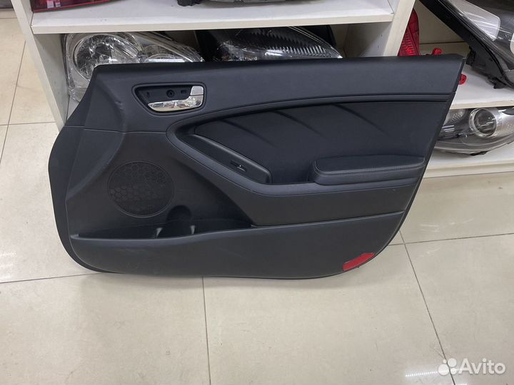 Обшивка двери передней правой Kia Cerato 3