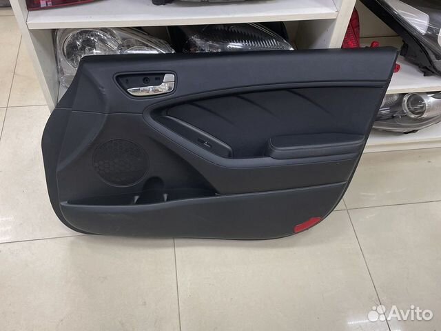 Обшивка двери передней правой Kia Cerato 3