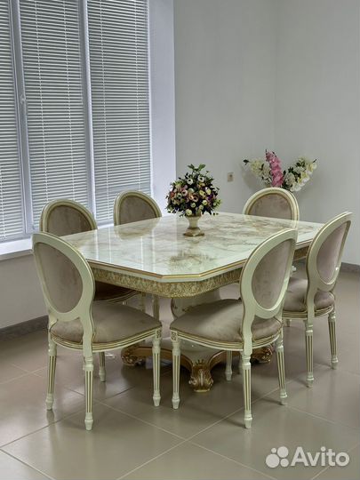 Стол квадратный