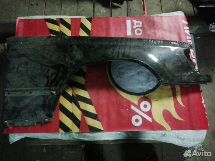 Крыло переднее правое Mercedes-Benz 124