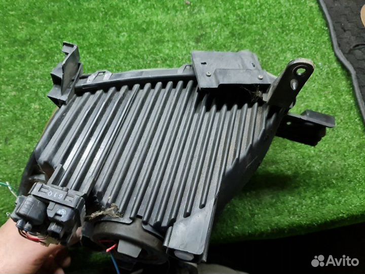 Фара передняя правая Toyota Bb QNC25