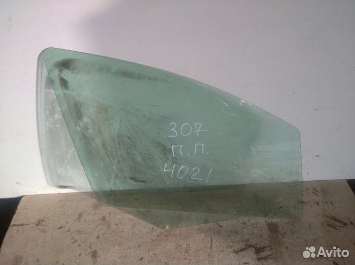 Стекло переднее правое Peugeot 307 2001-2007
