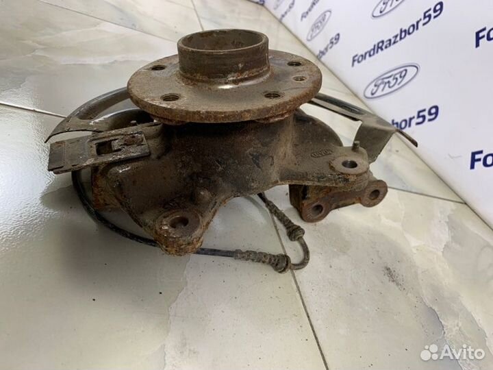 Кулак поворотный передний правый Renault Scenic 3