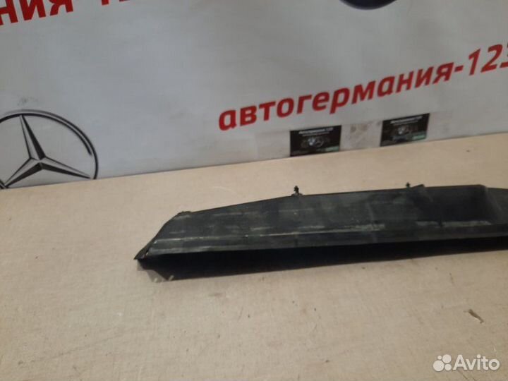 Пыльник крыла правый Mercedes C180 C204 271.820