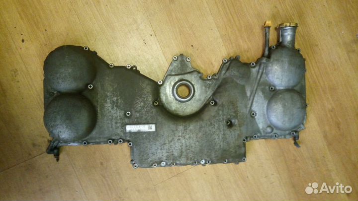 Крышка передняя двигателя Субару Трибека 3.6