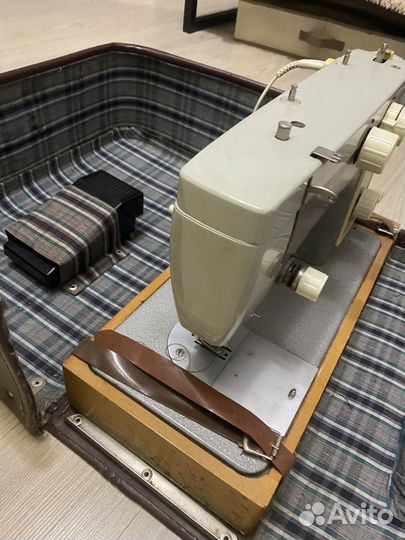 Швейная машина чайка 142м