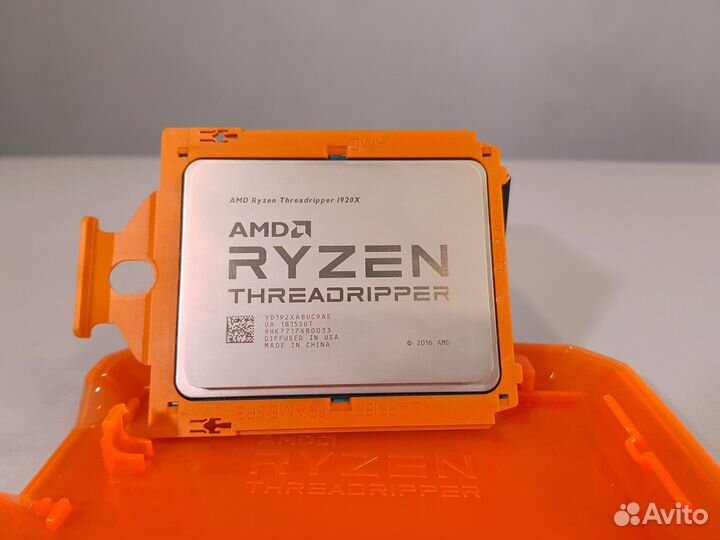 Процессор AMD Ryzen Threadripper 1920X TR4