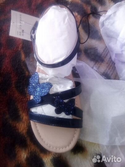 Продам босоножки для девочки
