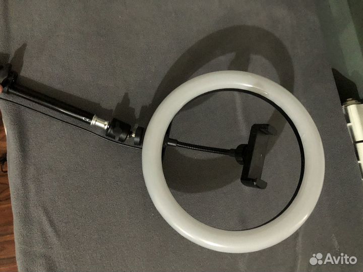 Кольцевая лампа на штативе