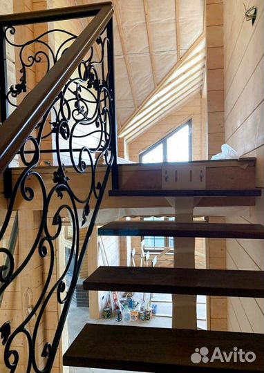 Лестница прямая на металлокаркасе