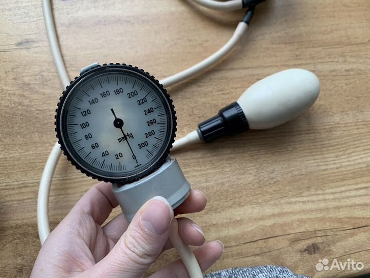 Тонометр для измерения давления ручной прибор