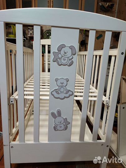 Кроватка с ящиком на колёсиках