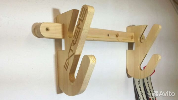 Полка для хранения сноубордов и лыж