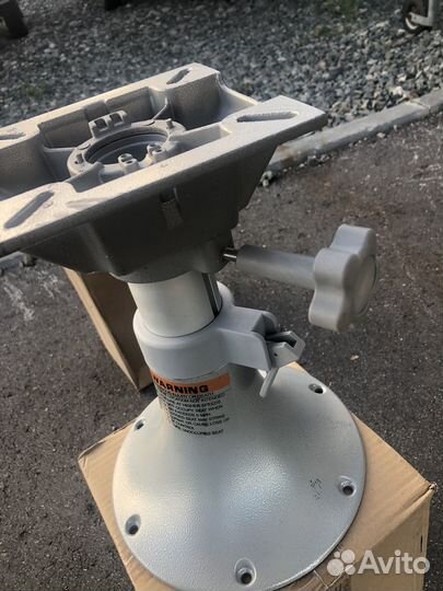 Стойка для кресла в лодку с регулировкой по высоте