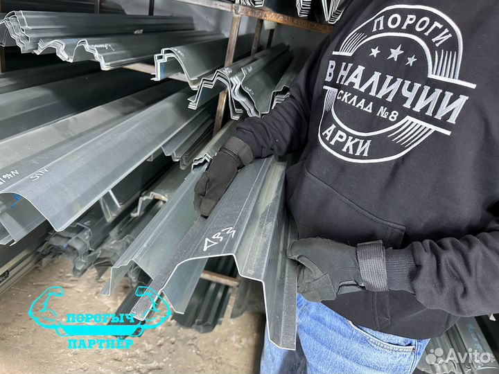 Правый кузовной Порог Nissan Maxima A33