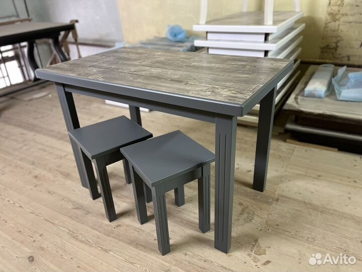 Стол кухонный