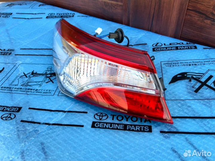 Фонарь задний левый Toyota Camry 70 2017-2023