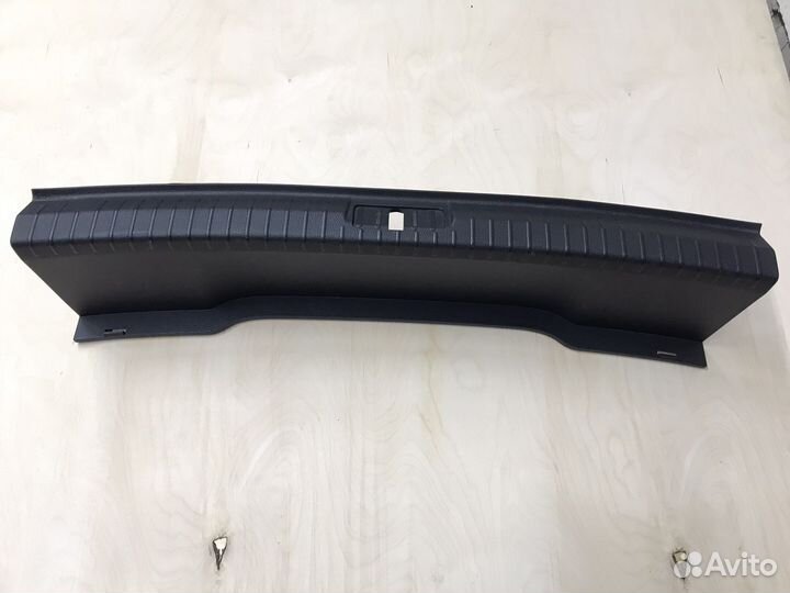 Обшивка задней панели багажника Passat B8