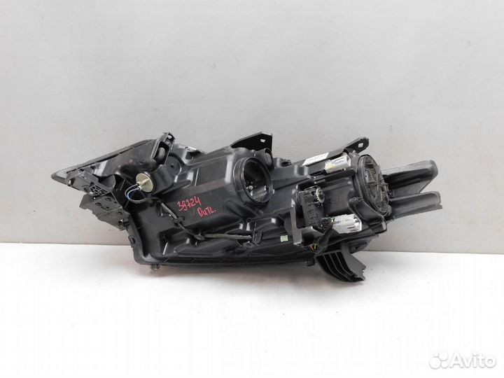 Фара правая Mitsubishi Outlander