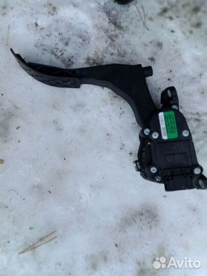 Продам педаль газа и педаль тормоза