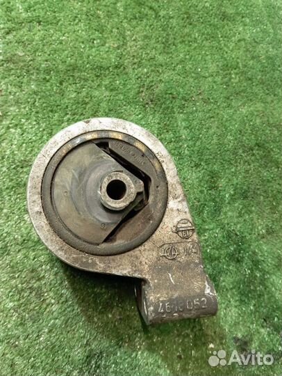 Подушка двигателя Mitsubishi Carisma