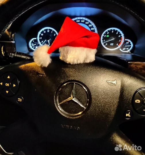 Шапочка на значок мерседес