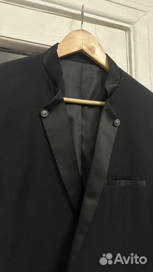 Черный мужской пиджак