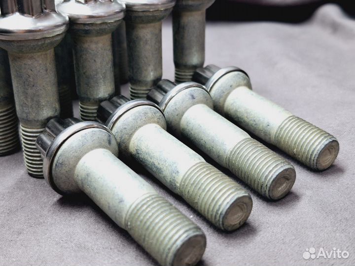 Удлиненные колесные болты Мерседес