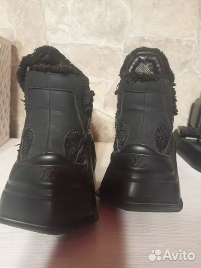 Кроссовки женские