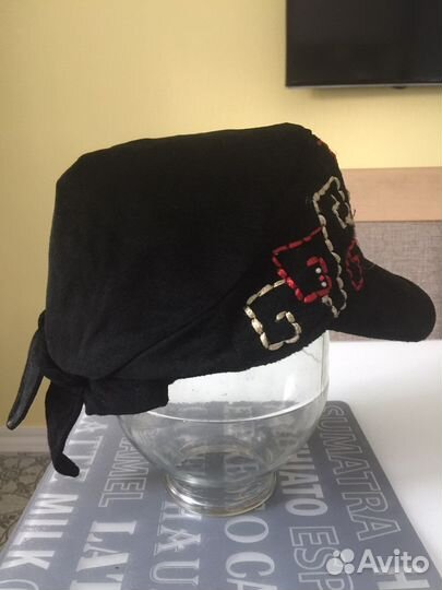 Дизайнерские головные уборы