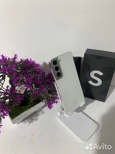 Samsung Galaxy S22, 8/128 ГБ