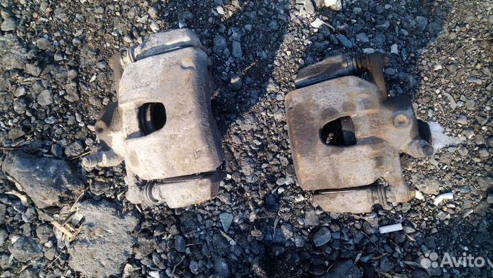 Суппорт передний Skoda Fabia 2 1.2