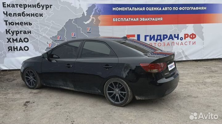 Кожух рулевой колонки нижний Kia Cerato (TD) 84850