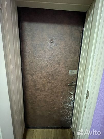 Дверь входная металлическая б/у