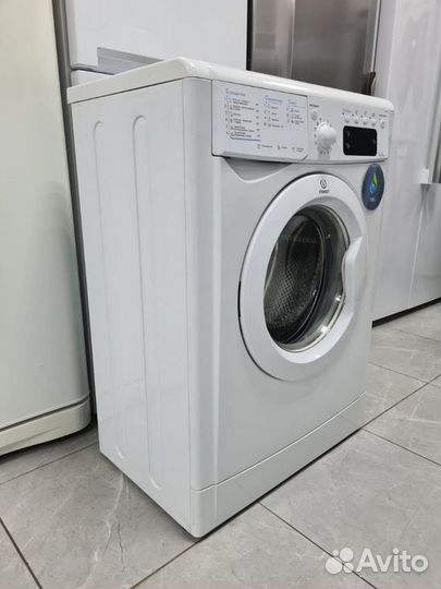 Стиральная машина indesit5кг Модель. iwse 5105