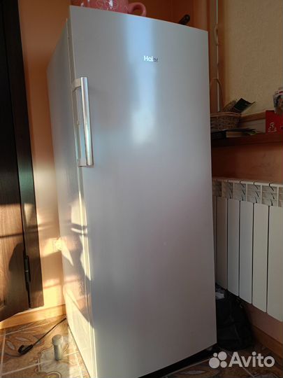 Морозильная камера HaierHF260WG