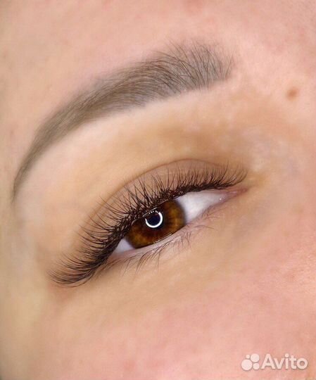 Модель на наращивание ресниц