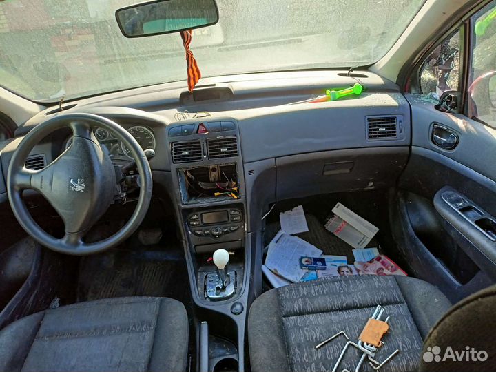 Разбор на запчасти Peugeot 307