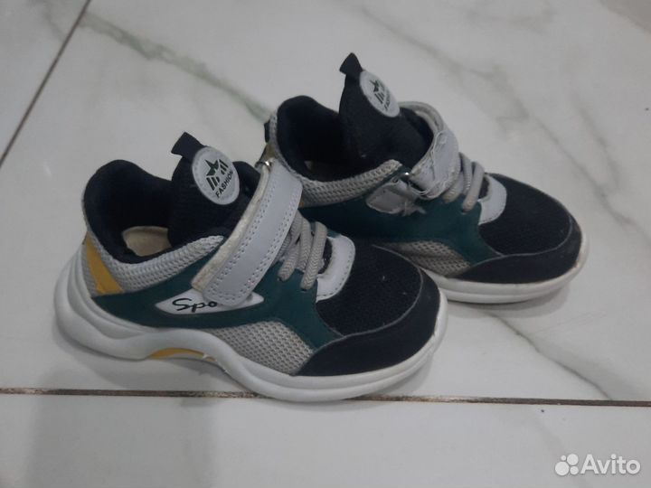 Кроссовки 28 р