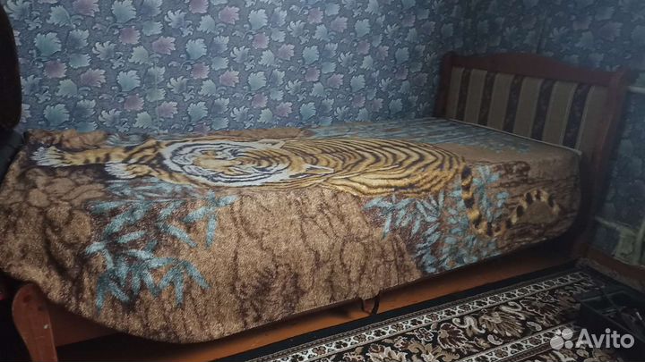 Кровать, без матраса