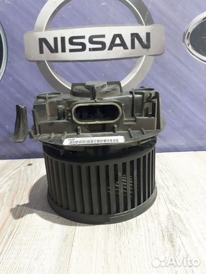 Вентилятор мотор печки отопителя Nissan note E11
